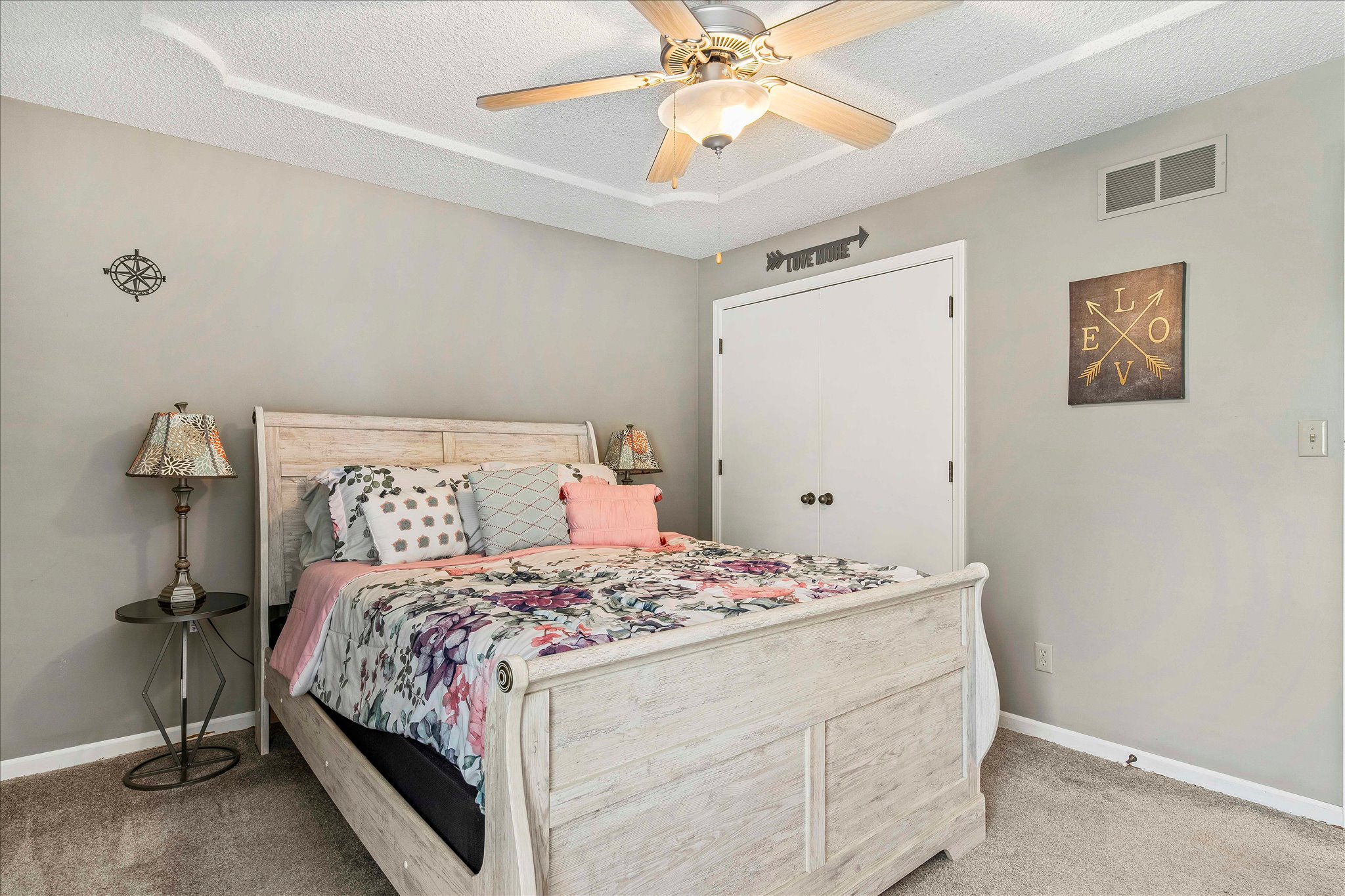8812 Golden Lane