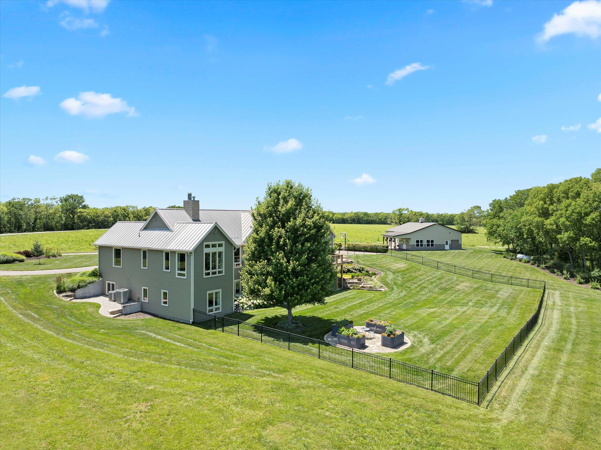 816 E 800 Road