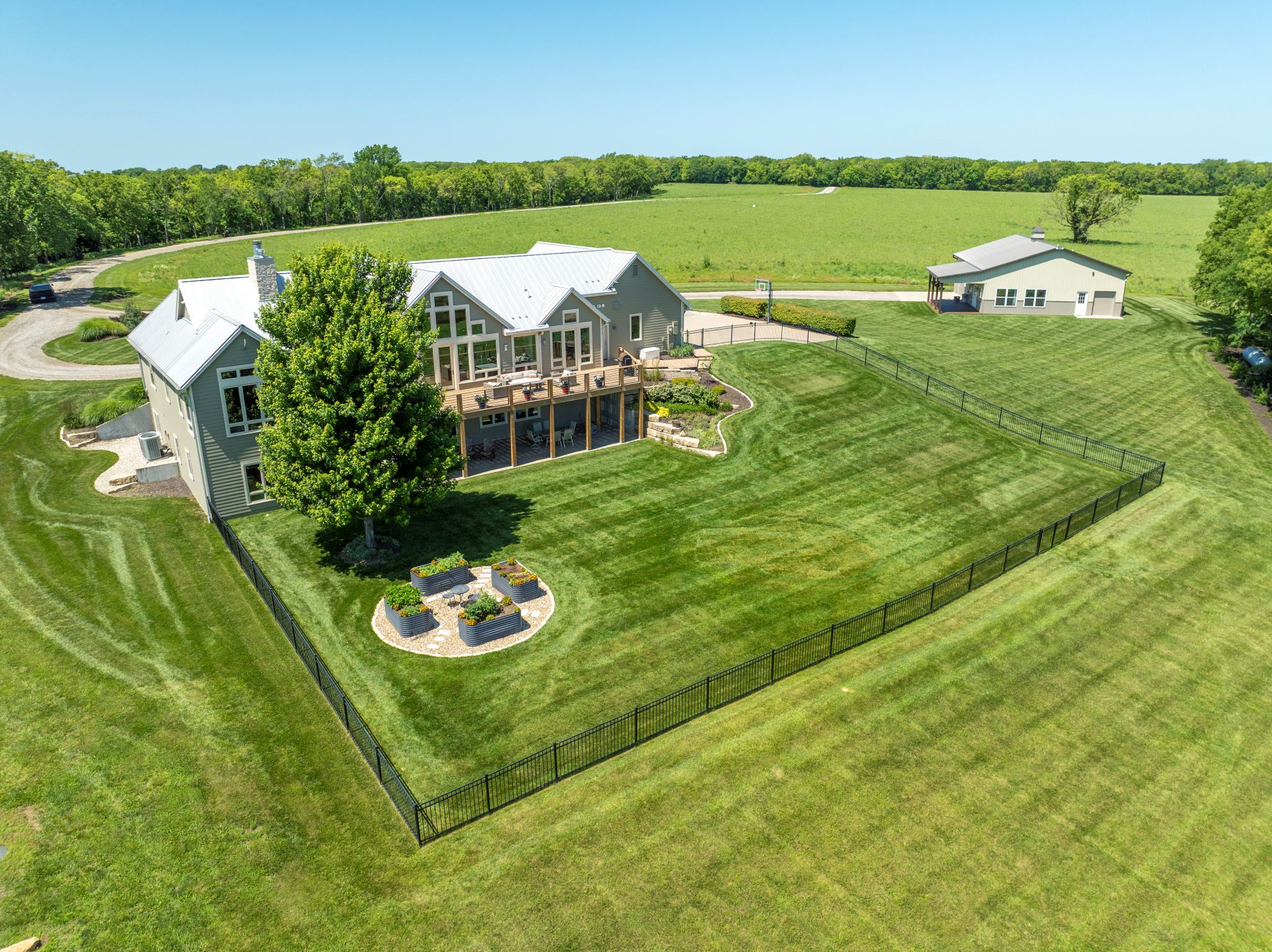 816 E 800 Road