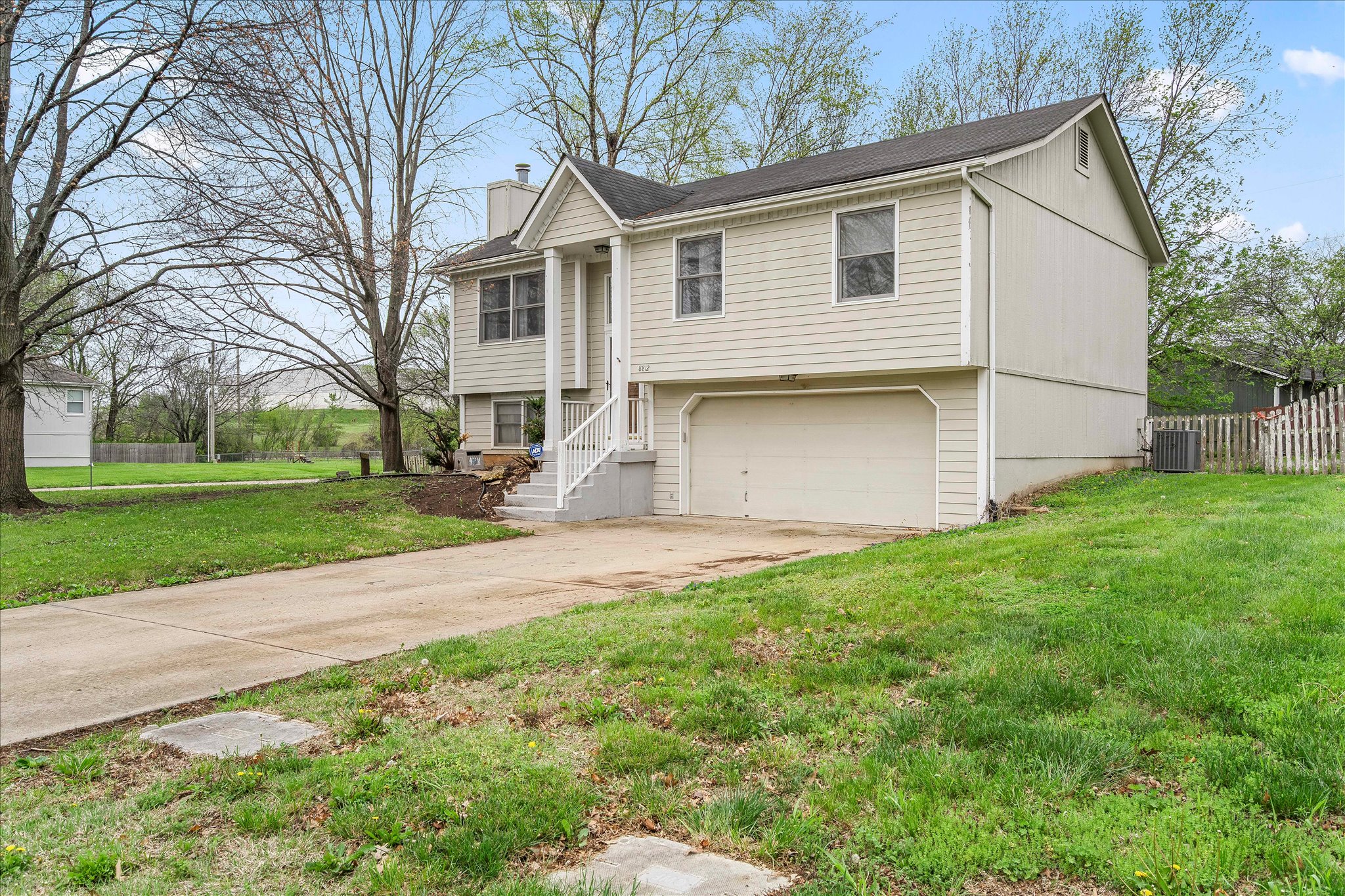 8812 Golden Lane