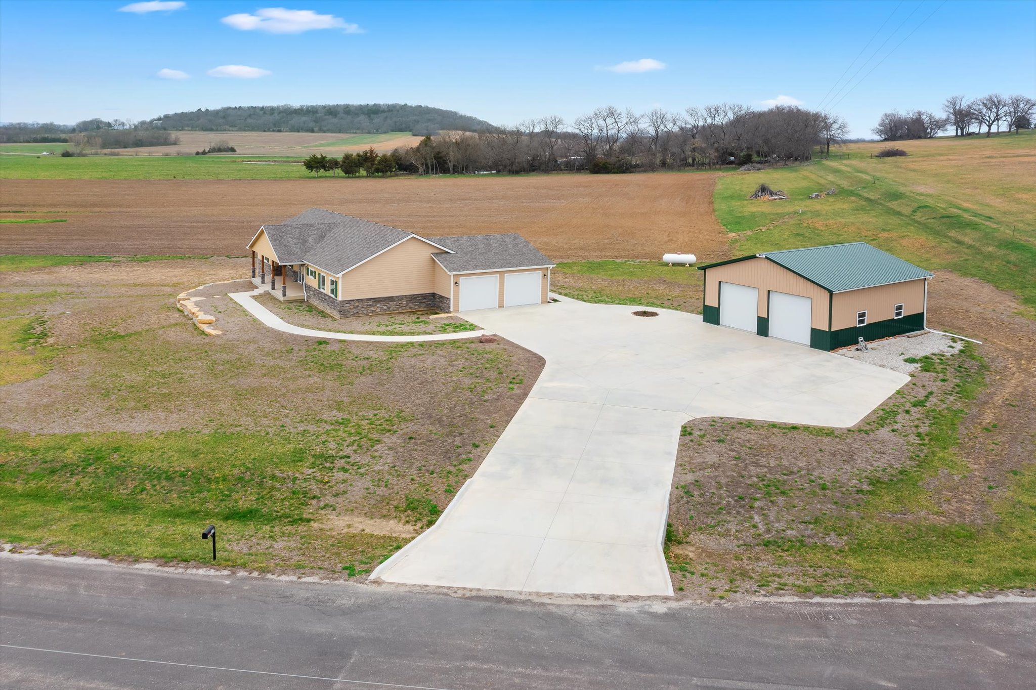 1746 N 1062 Road