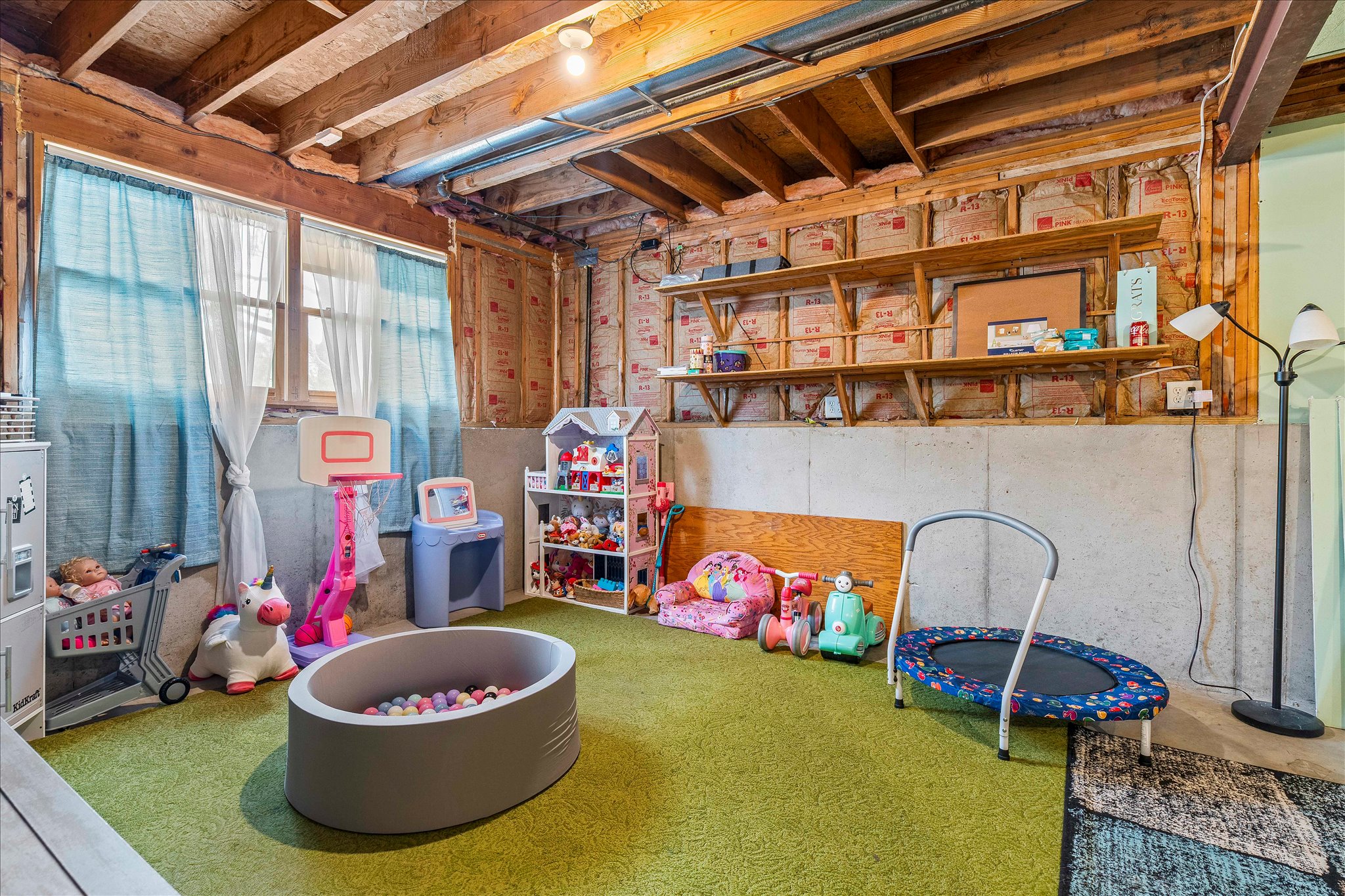 8812 Golden Lane